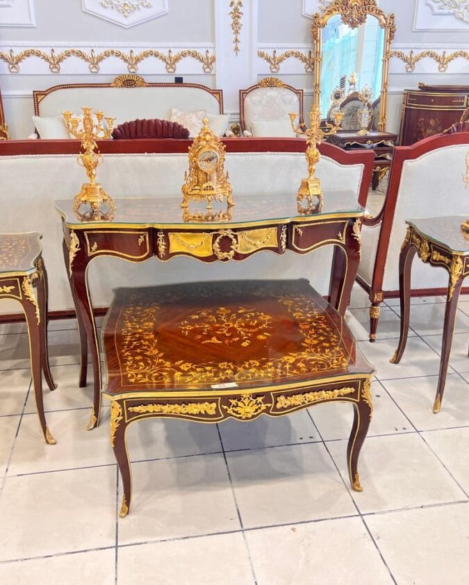 اطقم طاولات خشب في نحاس